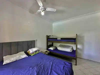 Casa - Térrea com 5 quartos (sendo 5 suite(s)) a 2,00 metros praia.