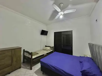 Casa - Térrea com 5 quartos (sendo 5 suite(s)) a 2,00 metros praia.