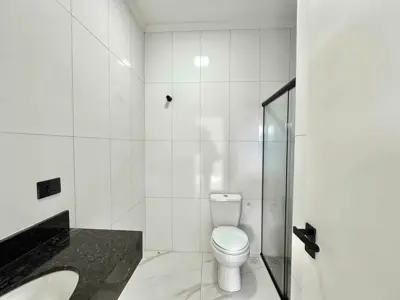 Casa - Térrea com 2 quartos (sendo 1 suite(s)) a 2000,00 metros praia.