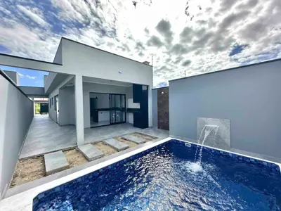 Casa - Térrea com 2 quartos (sendo 1 suite(s)) a 2000,00 metros praia.