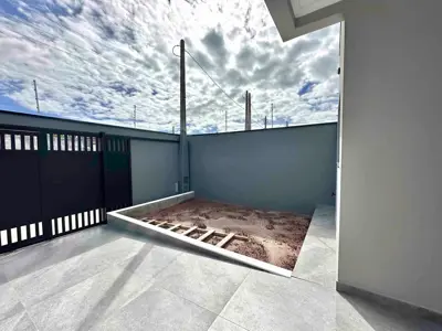 Casa - Térrea com 2 quartos (sendo 1 suite(s)) a 2000,00 metros praia.