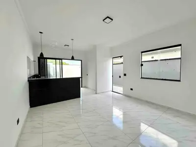 Casa - Térrea com 2 quartos (sendo 1 suite(s)) a 2000,00 metros praia.