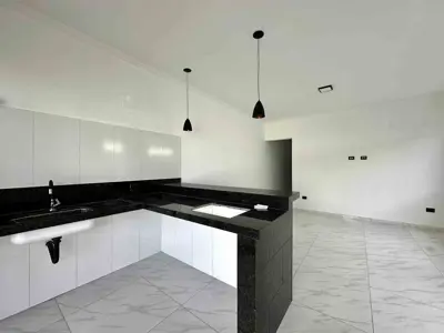 Casa - Térrea com 2 quartos (sendo 1 suite(s)) a 2000,00 metros praia.