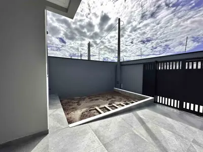 Casa - Térrea com 2 quartos (sendo 1 suite(s)) a 2000,00 metros praia.