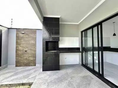 Casa - Térrea com 2 quartos (sendo 1 suite(s)) a 2000,00 metros praia.