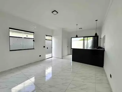 Casa - Térrea com 2 quartos (sendo 1 suite(s)) a 2000,00 metros praia.