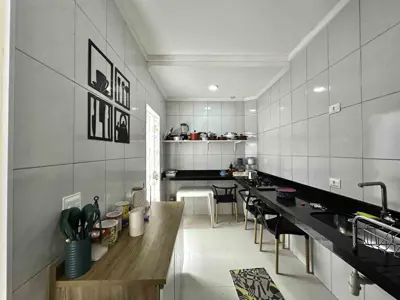 Apartamento - Duplex com 1 quartos (sendo 1 suite(s)) a 1100,00 metros praia.