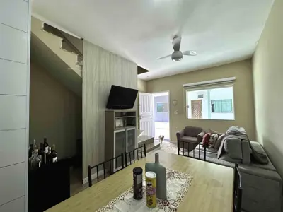 Apartamento - Duplex com 2 quartos (sendo 1 suite(s)) a 1100,00 metros praia.