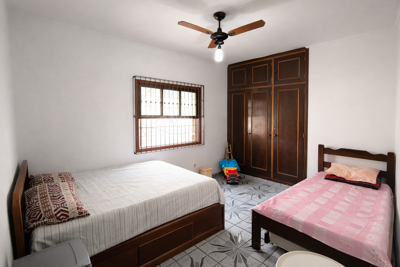 Casa - Térrea com 3 quartos (sendo 1 suite(s)) a 100,00 metros praia.