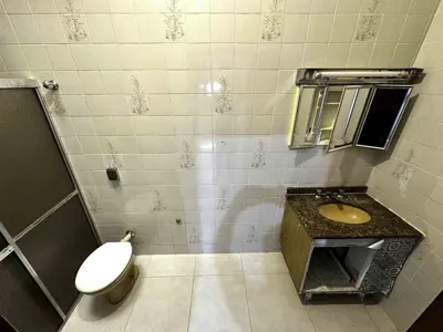 Casa - Térrea com 3 quartos (sendo 1 suite(s)) a 300,00 metros praia.