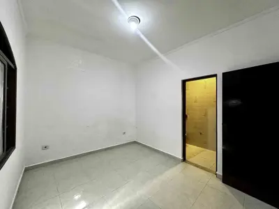 Casa - Térrea com 3 quartos (sendo 1 suite(s)) a 300,00 metros praia.