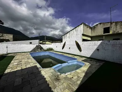 Casa - Térrea com 2 quartos (sendo 2 suite(s)) a 3000,00 metros praia.