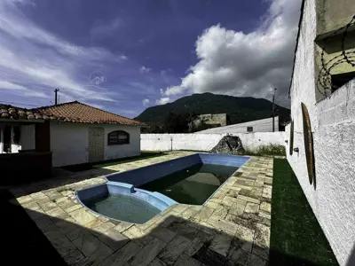 Casa - Térrea com 2 quartos (sendo 2 suite(s)) a 3000,00 metros praia.