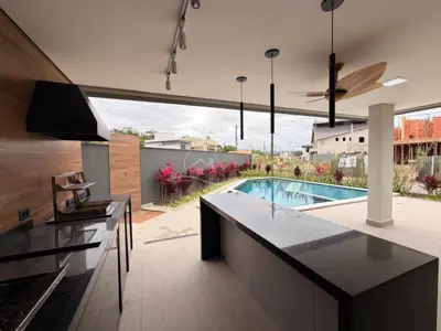 Casa - Sobrado com 6 quartos (sendo 6 suite(s)) a 1500,00 metros praia.