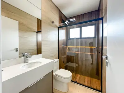 Casa - Sobrado com 6 quartos (sendo 6 suite(s)) a 1500,00 metros praia.