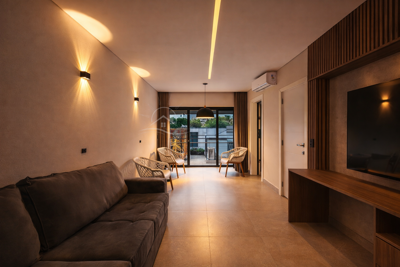 Casa - Sobrado com 6 quartos (sendo 6 suite(s)) a 1500,00 metros praia.