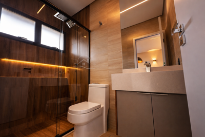 Casa - Sobrado com 6 quartos (sendo 6 suite(s)) a 1500,00 metros praia.