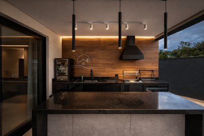 Casa - Sobrado com 6 quartos (sendo 6 suite(s)) a 1500,00 metros praia.