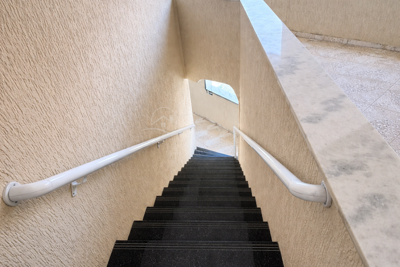 Apartamento - Kitnet com 1 quartos (sendo 1 suite(s)) a 400,00 metros praia.