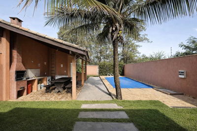 Casa - Edícula com 2 quartos (sendo 1 suite(s)) a 1000,00 metros praia.