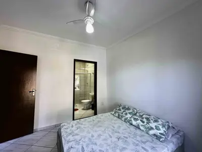 Casa - Edícula com 2 quartos (sendo 1 suite(s)) a 1000,00 metros praia.