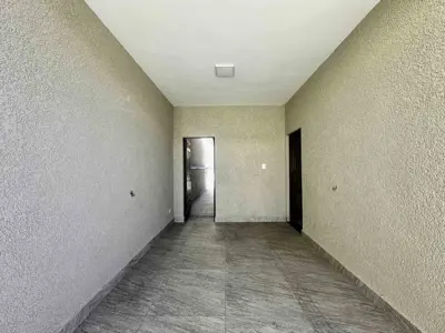 Casa - Térrea com piscina com 3 quartos (sendo 3 suite(s)) a 19,00 metros praia.