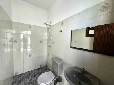 Casa - Térrea com piscina com 3 quartos (sendo 3 suite(s)) a 19,00 metros praia.