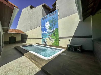 Casa - Térrea com piscina com 3 quartos (sendo 3 suite(s)) a 19,00 metros praia.