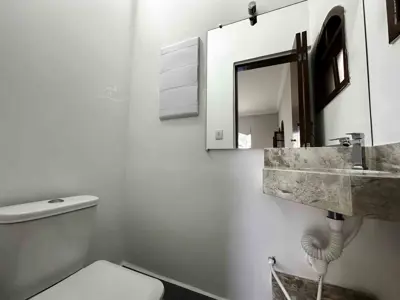 Casa - Térrea com piscina com 3 quartos (sendo 3 suite(s)) a 19,00 metros praia.