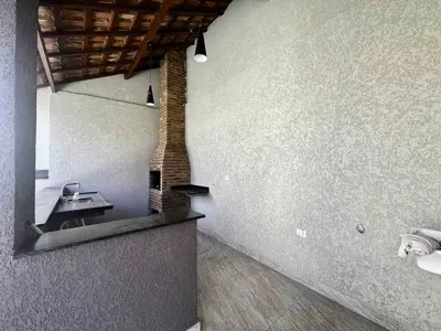 Casa - Térrea com piscina com 3 quartos (sendo 3 suite(s)) a 19,00 metros praia.