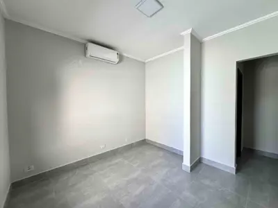 Casa - Térrea com piscina com 3 quartos (sendo 3 suite(s)) a 19,00 metros praia.