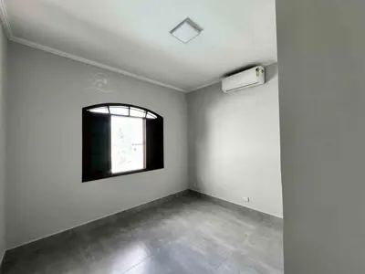 Casa - Térrea com piscina com 3 quartos (sendo 3 suite(s)) a 19,00 metros praia.