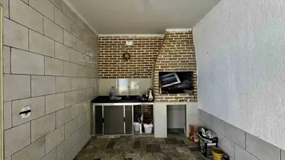 Casa - Térrea com piscina com 3 quartos (sendo 1 suite(s)) a 800,00 metros praia.