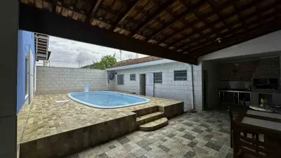 Casa - Térrea com piscina com 3 quartos (sendo 1 suite(s)) a 800,00 metros praia.
