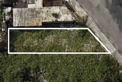 Terreno - Amplo com  quartos  a 2000,00 metros praia.