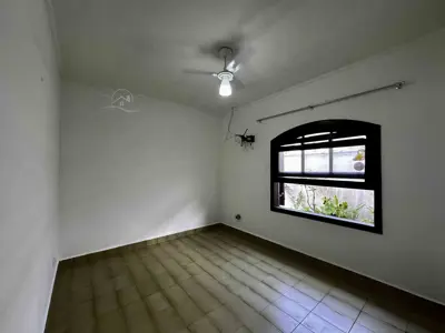 Casa - Térrea com 4 quartos (sendo 2 suite(s)) a 100,00 metros praia.