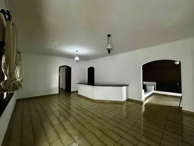 Casa - Térrea com 4 quartos (sendo 2 suite(s)) a 100,00 metros praia.