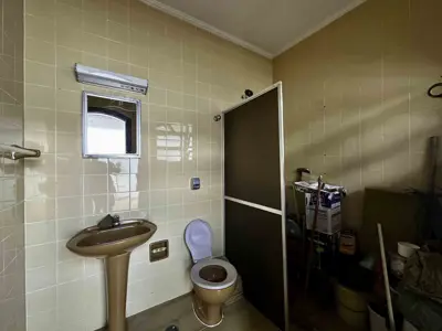 Casa - Térrea com 4 quartos (sendo 2 suite(s)) a 100,00 metros praia.