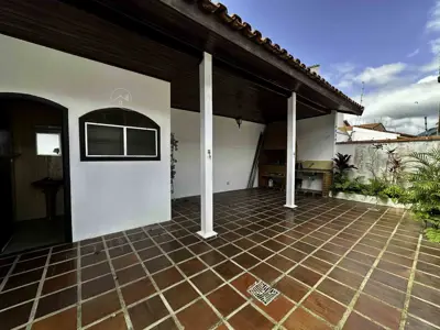 Casa - Térrea com 4 quartos (sendo 2 suite(s)) a 100,00 metros praia.