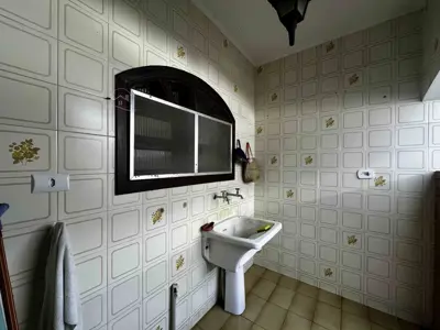 Casa - Térrea com 4 quartos (sendo 2 suite(s)) a 100,00 metros praia.