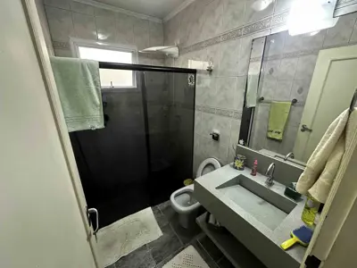 Casa - Sobrado com 3 quartos (sendo 3 suite(s)) a 200,00 metros praia.