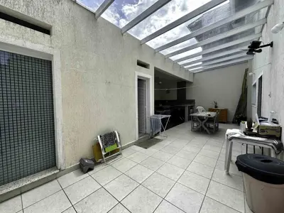 Casa - Sobrado com 3 quartos (sendo 3 suite(s)) a 200,00 metros praia.