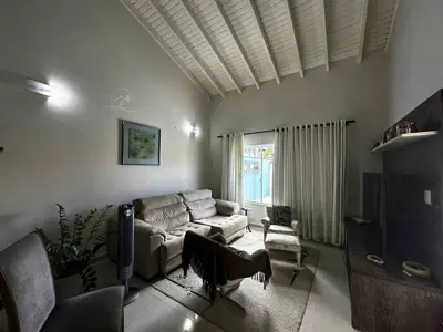 Casa - Sobrado com 3 quartos (sendo 3 suite(s)) a 200,00 metros praia.