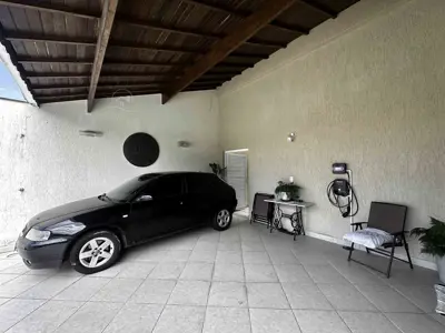 Casa - Sobrado com 3 quartos (sendo 3 suite(s)) a 200,00 metros praia.