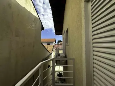 Casa - Sobrado com 3 quartos (sendo 3 suite(s)) a 200,00 metros praia.