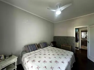 Casa - Sobrado com 3 quartos (sendo 3 suite(s)) a 200,00 metros praia.