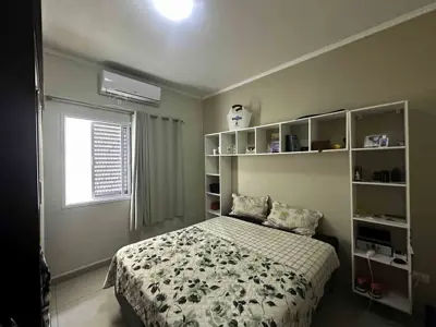 Casa - Sobrado com 3 quartos (sendo 3 suite(s)) a 200,00 metros praia.