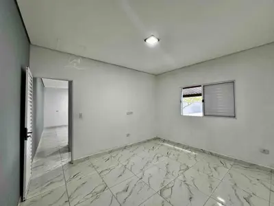 Casa - Edícula com 1 quartos (sendo 0 suite(s)) a 1800,00 metros praia.