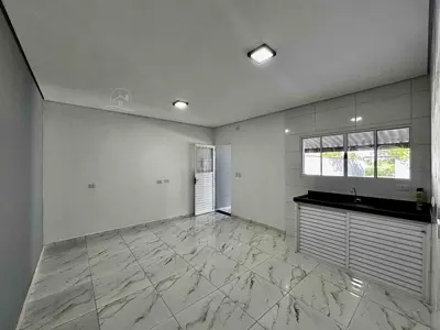 Casa - Edícula com 1 quartos (sendo 0 suite(s)) a 1800,00 metros praia.