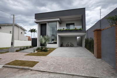 Casa - Sobrado Novo com 4 quartos (sendo 4 suite(s)) a 1400,00 metros praia.